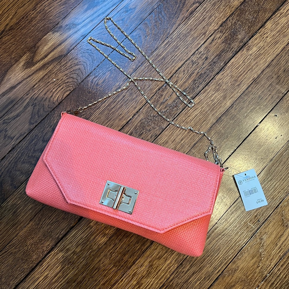 Versona Crossbody Bag with gold colored chain. 
Color: Coral
Strap size: 23”